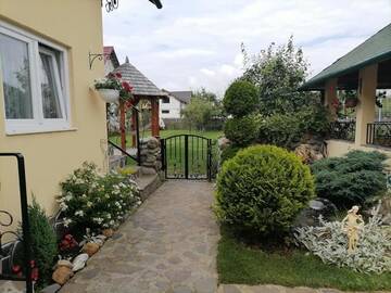 Фото номера Апартаменты с видом на сад Гостевой дом Casa Moldovan ( Coltisorul meu de rai) г. Окна-Шугатаг 32